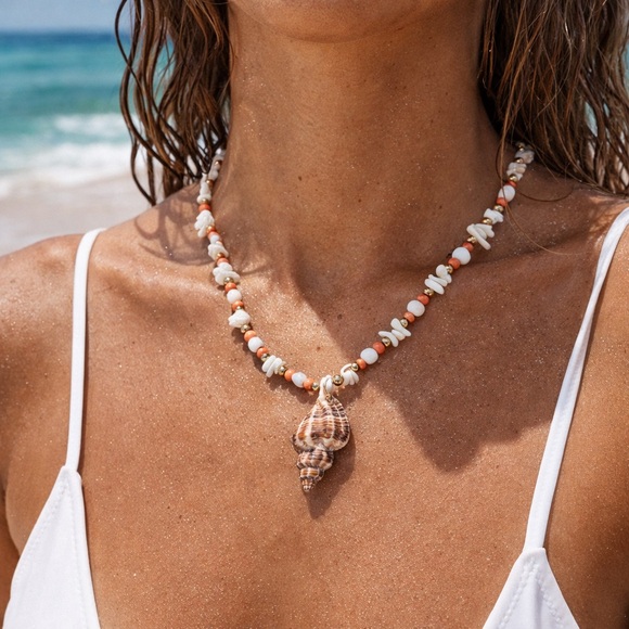 Ocean Muse Shell Necklace - Picture 7 of 8